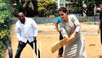 Urmila Matondkar shows her cricketing skills during election campaign 