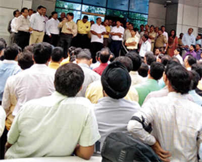 Angry citizens mount pressure on BMC with police plaints