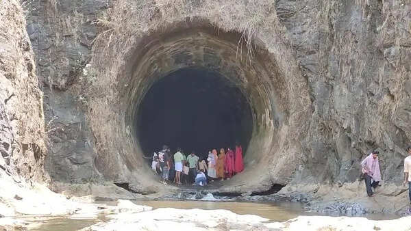 As water flow recedes, tourists flock to now dry Anchuruli tunnel in Idukki