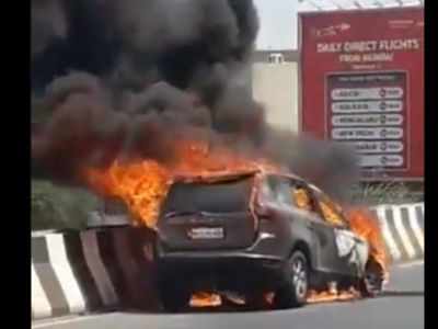 Video: Burning car on Andheri flyover jams Western Express Highway