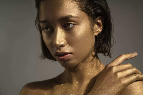 Top Shimmer Sprays to Add Sparkle to Your Face, Hair & Body