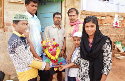 Villagers worship Ganesha idol made by a Muslim girl