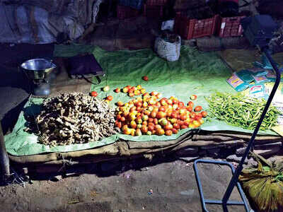 SEWA, bizmen use LEDs to lead veg vendors out of darkness SEWA, bizmen use LEDs to lead veg vendors out of darkness