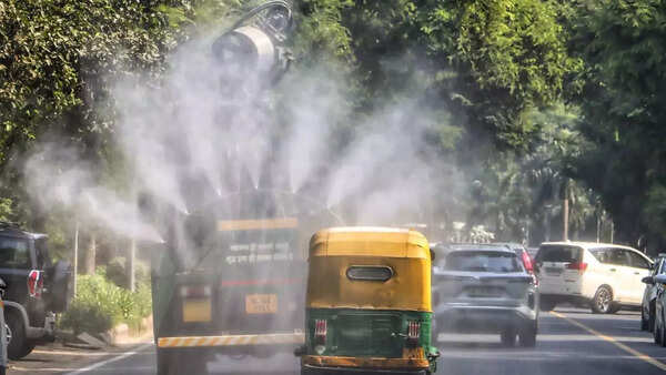 Delhi air pollution: AQI closes in on 'very poor' zone; govt identifies 13 hotspots, 80 anti-smog guns to be installed