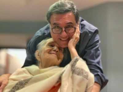 Boman Irani mourns the demise of his mother