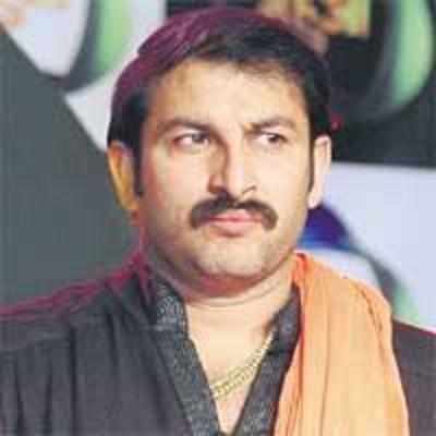 Actor Manoj Tiwari, Amar Singh, Jaya Bachchan not allowed to enter Gorakhpur