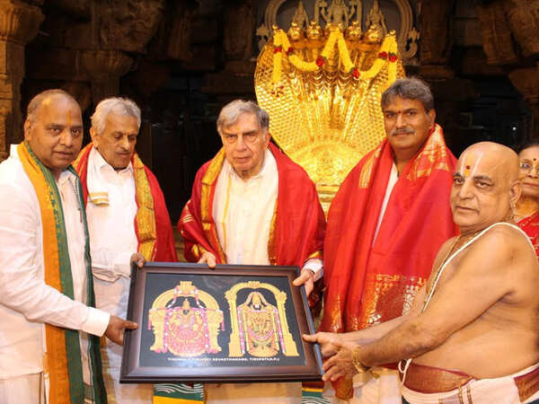 Ratan Tata offers prayers at Lord Venkateswara temple