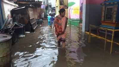 Rain kills 4 in Vizag, Hyderabad sizzles at 42 degrees Celsius