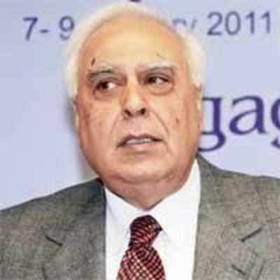 Sibal lambasts CAG on 2G scam figures