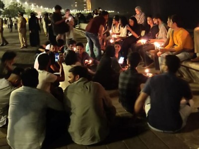Mumbai: 35 protesters booked for peaceful candlelight vigil at Marine Drive following Delhi violence