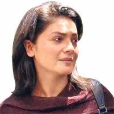 Pooja Bhatt meets with an accident