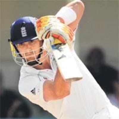 Pietersen battles on for England