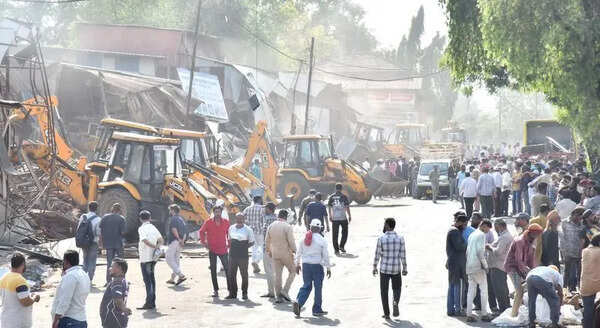 Anti-encroachment drive at Sarda Circle in Nashik city