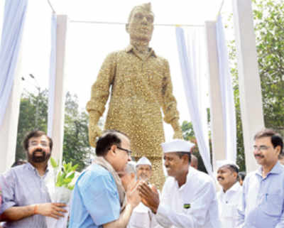 Statue dedicated to dabbawalas unveiled