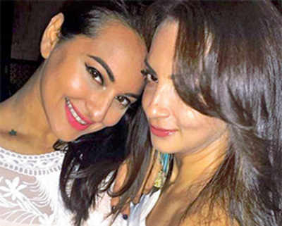 Sona rings in b’day with close friends