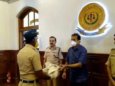 Maharashtra Home Minister Anil Deshmukh distributes masks, sanitizers to police