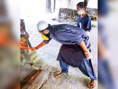 Burial ground staff cremates 250 Hindus