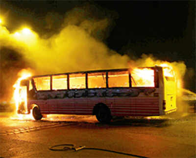 Fire guts bus in Navi Mumbai