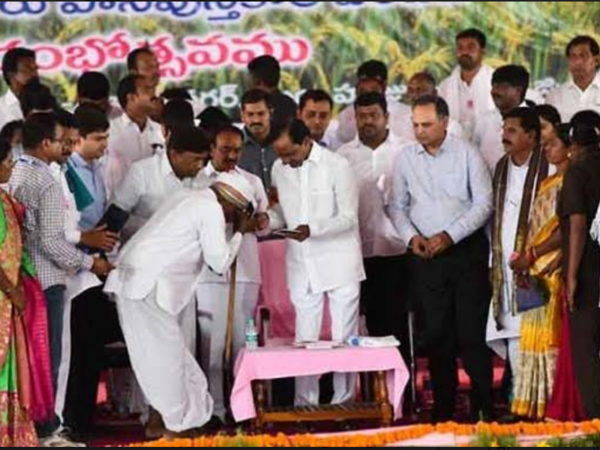 Telangana CM KCR launches Rythu Bandhu Scheme in Karimnagar
