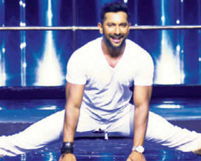 Terence Lewis suffers wardrobe malfunction on the sets of Nach Baliye