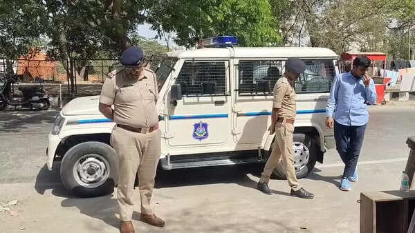 Man kills 19-year-old wife in daylight attack