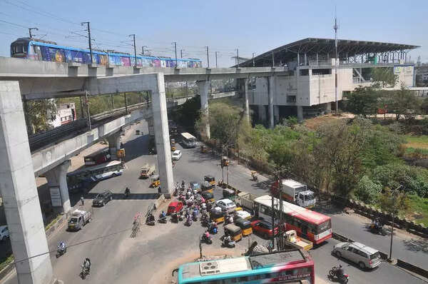 Longer routes, access woes at MGBS Metro station