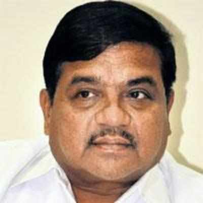 Patil comes down heavily on forest officers involved in guard recruitment scam
