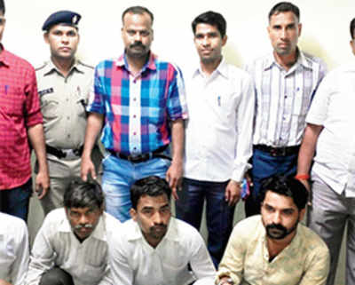 RPF nabs ‘cell phone’ gang operating on CR