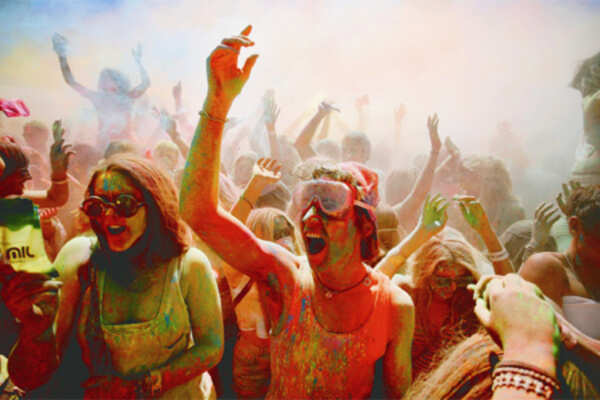 Bhopal gears up for a happening Holi