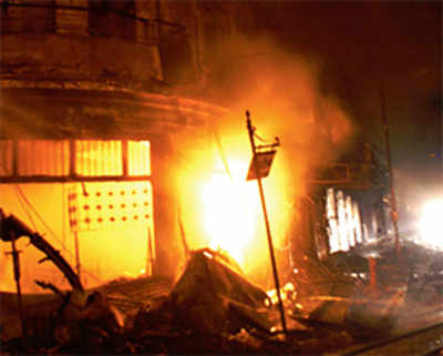 400 residents escape fire in Dadar building