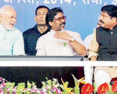 Soren too jeered at Modi event, Cong alleges conspiracy