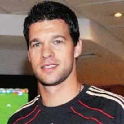 '˜Cheerleader' Ballack ousted from Germany camp