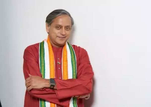 Shashi Tharoor paints a picture of unity, says never deviated from party line