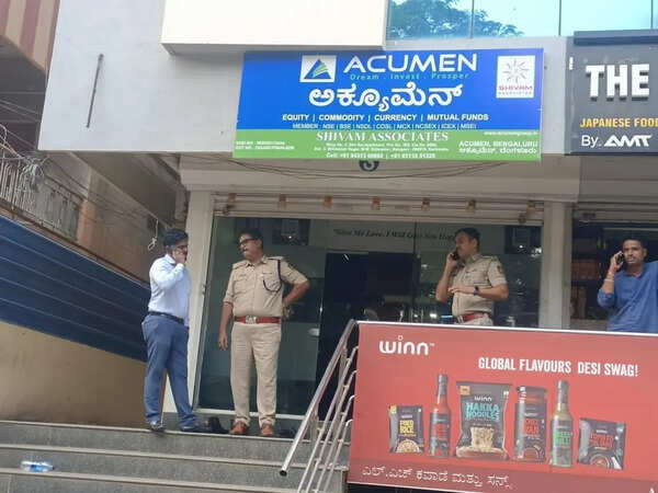 BCC removes illegal hoardings for ‘Swachh Belagavi’ event