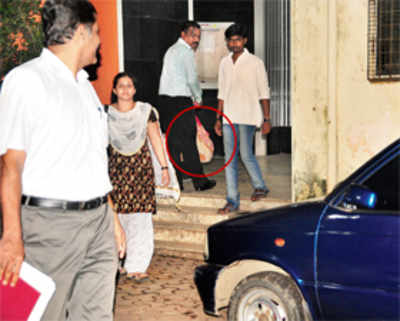 ACB raid reveals Rs 78 lakh in Kalyan home of bureaucrat