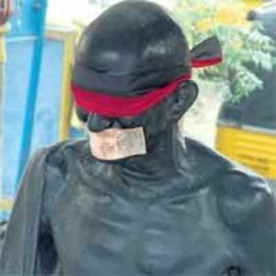 Gandhi statue desecrated in TN