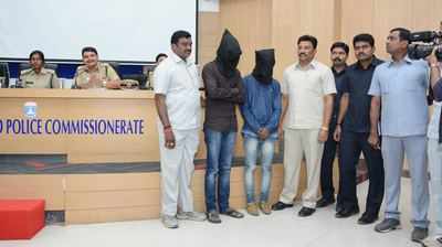 Hyderabad: Woman foils molestation bid in running car