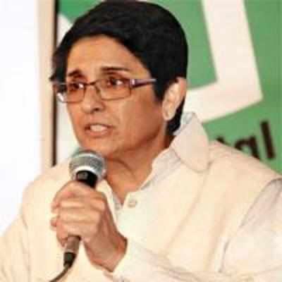 Bedi, Kejriwal clash over travel bills row