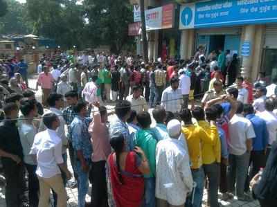 Demonetisation Impact: Government employee dies in ATM queue