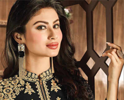 Mouni Roy gets big Bollywood break with Akshay Kumar-starrer Gold