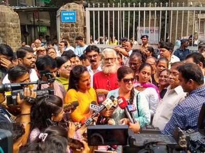 Wadia hospital shut down: Raj Thackeray's wife Sharmila meets protesting employees; BJP threatens to protest