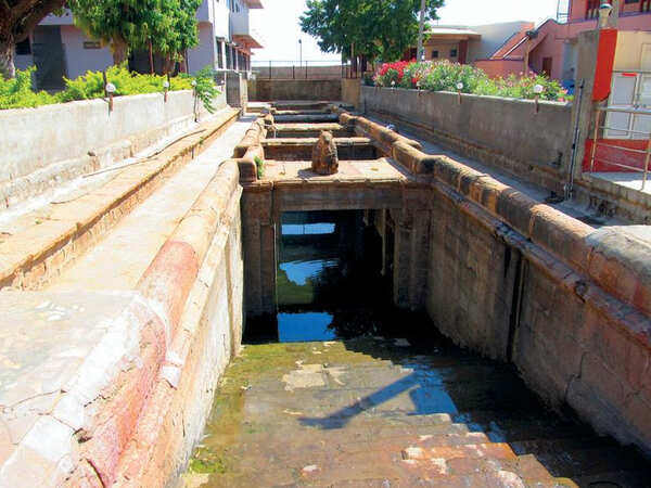 This vav in Halvad is not a forgotten structure