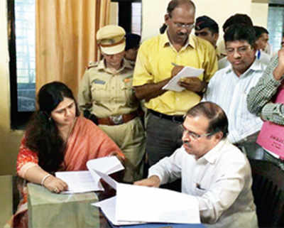 Contrary to fears, Munde’s Palghar visit goes off peacefully