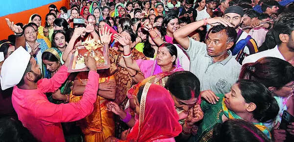 Devotees offer Rs 30 lakh crown to Lord Ganesh