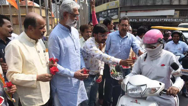 Day 3: Sakal Maratha Samaj stages protest with Gandhigiri in Nagpur