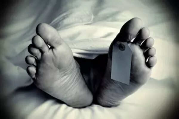Railway guard dies in Koderma after train hit while crossing tracks