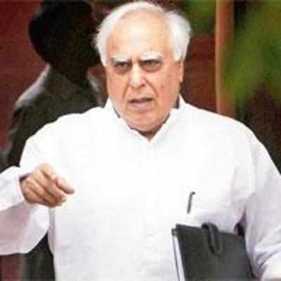 Sibal denies granting favours to Reliance