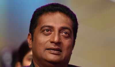 Not a fool to return my awards: Prakash Raj