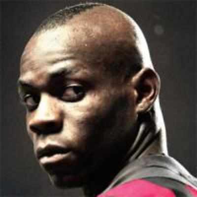 Now, Balotelli in a fight with mate Richards