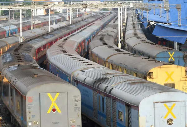 Railway police issue safety advisory to commuters